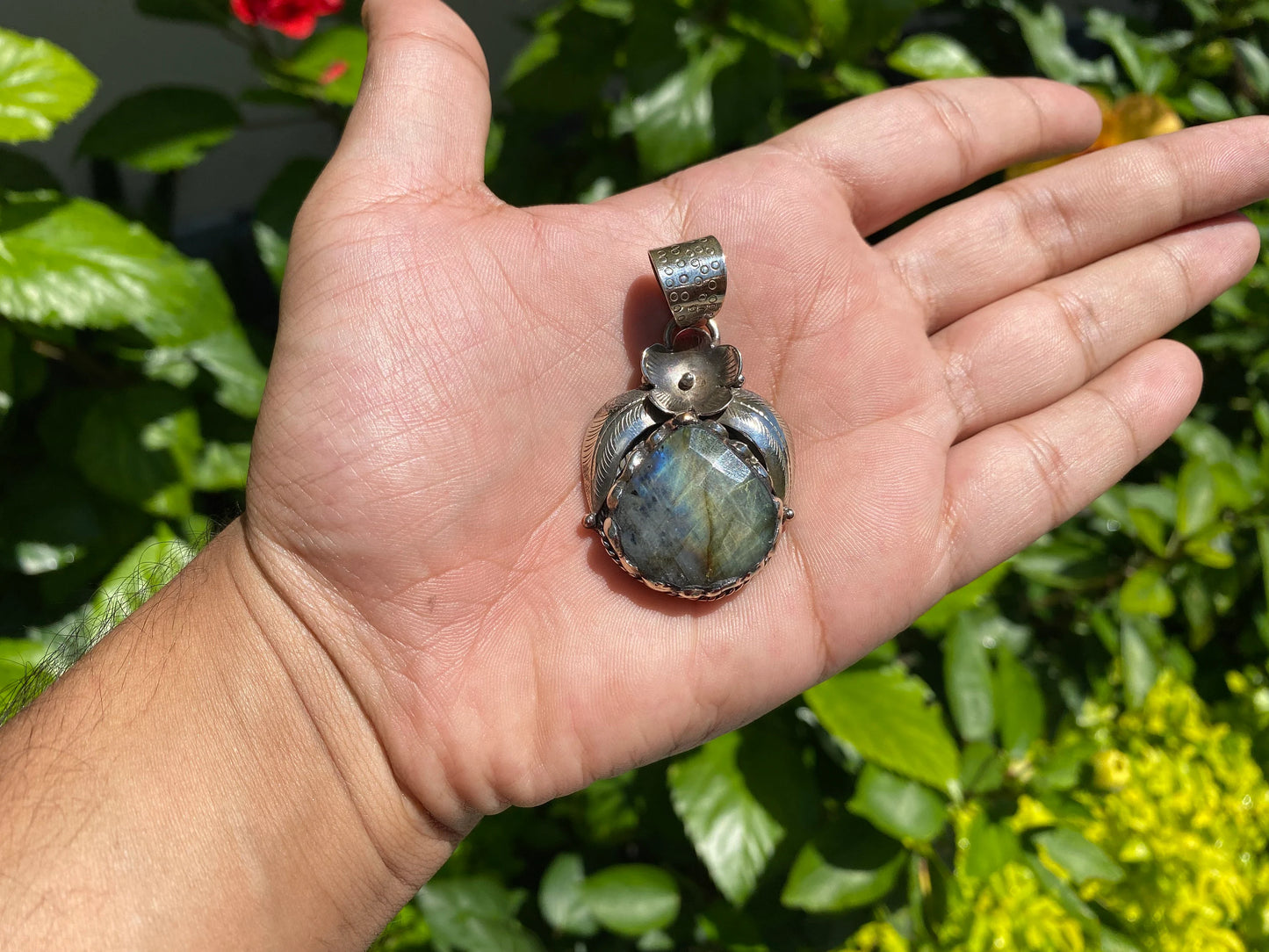 Unique Labradorite Pendant: Oval Shaped Gemstone Jewelry Crafted in Nepal, Unisex Design, Aesthetic pendant, Stylish gift, Natural Gemstone.