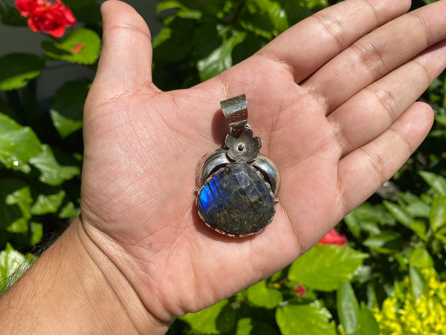 Unique Labradorite Pendant: Oval Shaped Gemstone Jewelry Crafted in Nepal, Unisex Design, Aesthetic pendant, Stylish gift, Natural Gemstone.