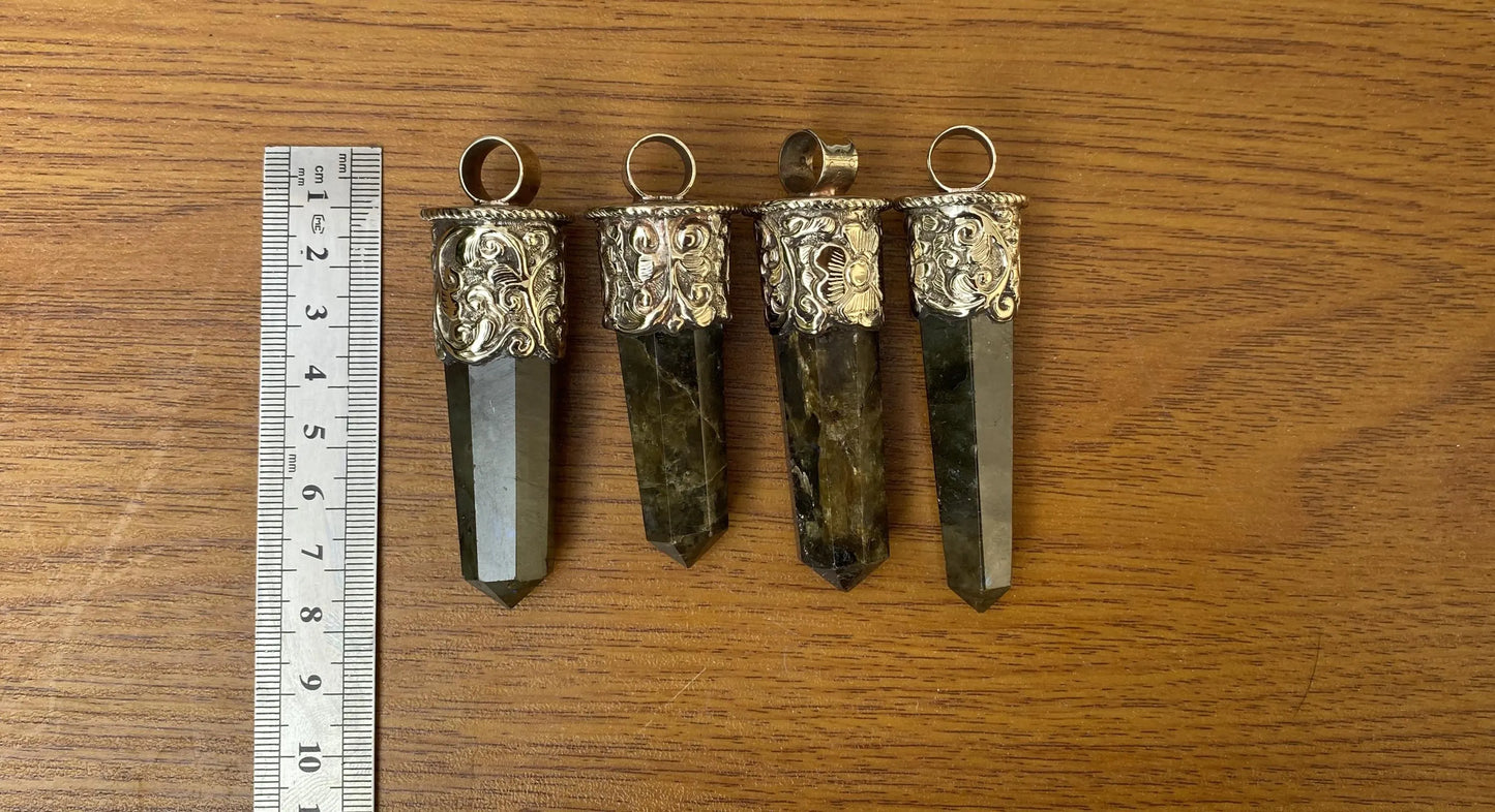 Tibetan Silver Labradorite Pendant | Unisex Artisan Design Jewelry, Natural Stone Pendant, Handmade Unique Gift, Pointed Healing Pendant