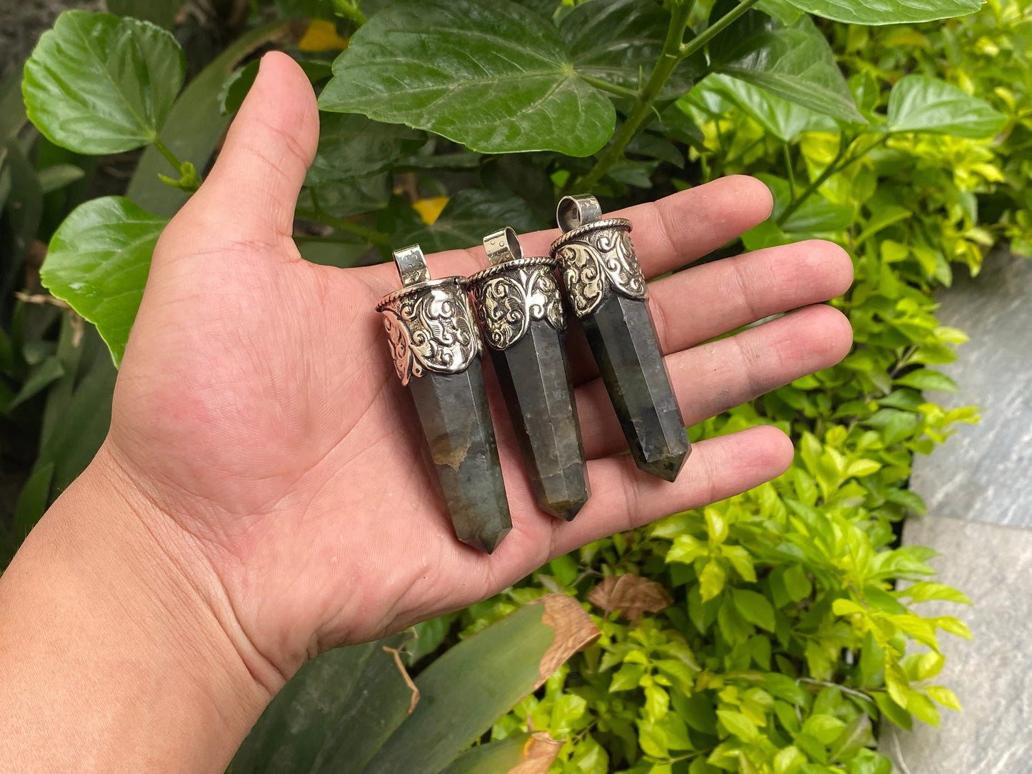 Unisex Labradorite Pendant: Healing Stone with Turquoise Touch, Handmade Pendant, Pointed Pendant, Labradorite Pendant.