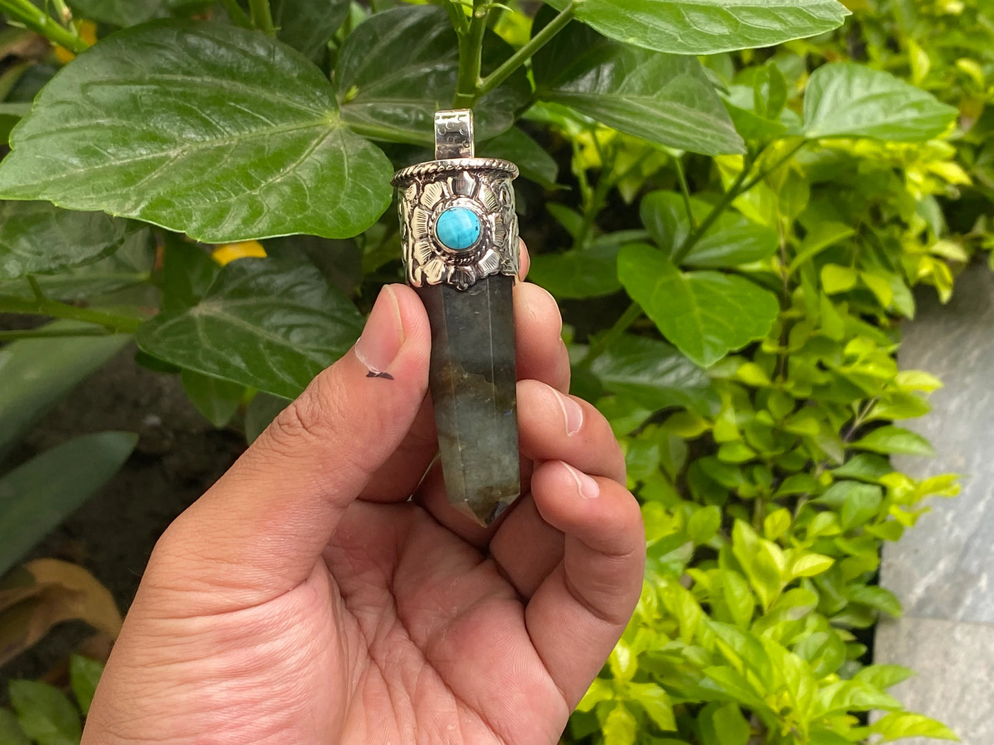Unisex Labradorite Pendant: Healing Stone with Turquoise Touch, Handmade Pendant, Pointed Pendant, Labradorite Pendant.