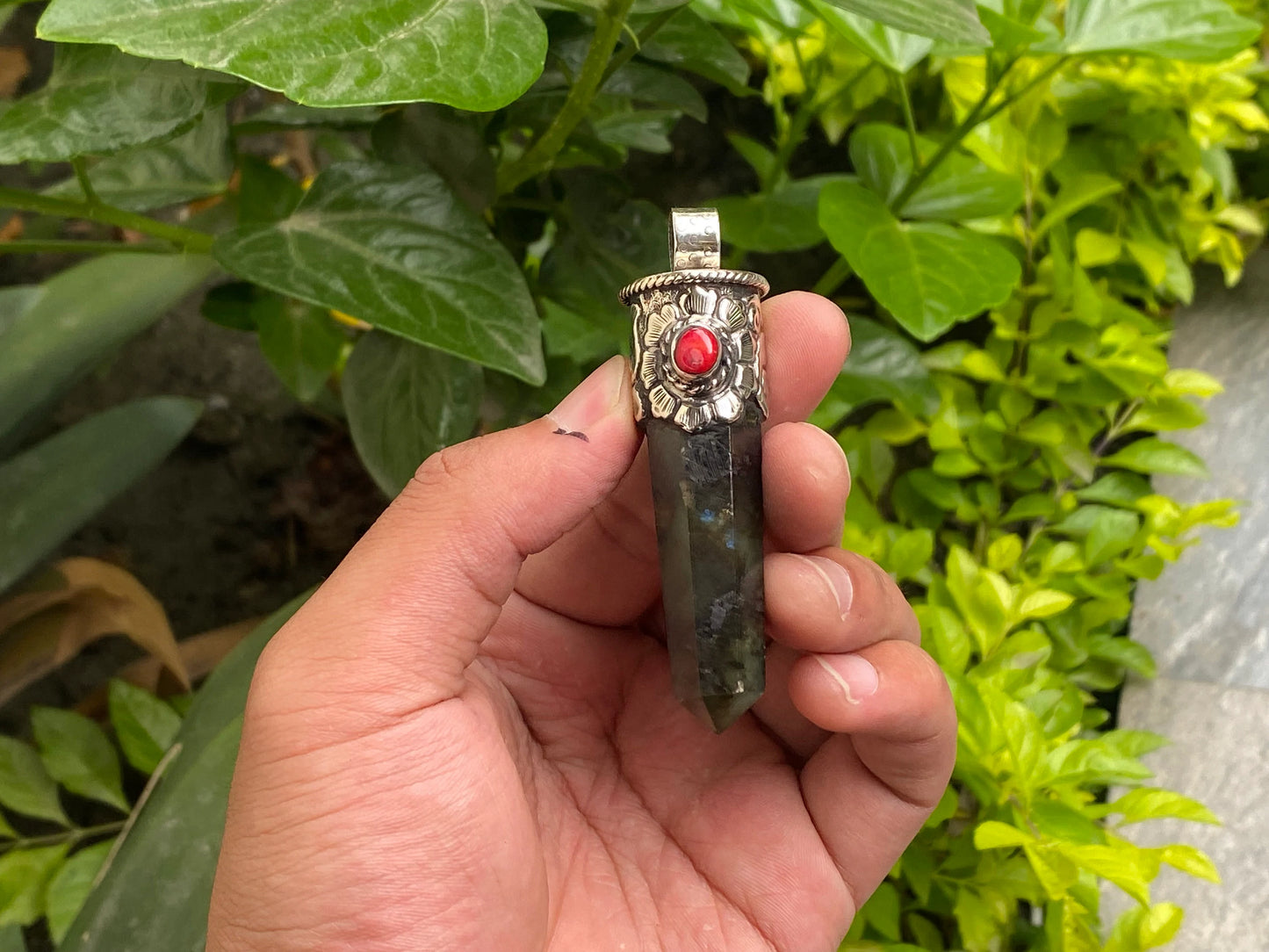 Unisex Labradorite Pendant: Healing Stone with Turquoise Touch, Handmade Pendant, Pointed Pendant, Labradorite Pendant.
