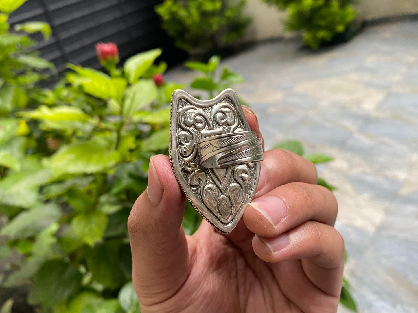 Wolf face carved on water buffalo bone, Aesthetic wolf head Ring, Ring for daily wear, Hammered Ring, Unisex Ring, Wolf serenity