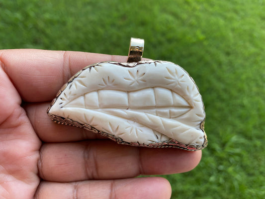 Smoking Marijuana Lips Buffalo Bone Tibetan Silver Pendant, 420 Friendly, Smoke Weed Everyday, Joint, Blunt,  Marijuana Leaf, Cannabis