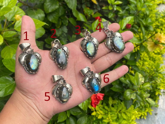 Aesthetic Labradorite Drop Pendant, Drop Pendant for Daily wear, Labradorite Pendant for Emotional Balance, Chakra Alignment, Gift ideas.