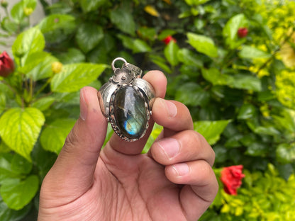 Aesthetic Labradorite Drop Pendant, Drop Pendant for Daily wear, Labradorite Pendant for Emotional Balance, Chakra Alignment, Gift ideas.