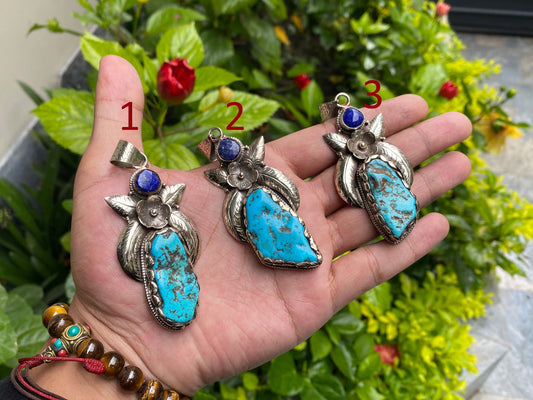 Artisan-Crafted Floral Pendant: Turquoise, Lapis, and Tibetan Silver Beauty, Pendant for Positivity, Hammered design, Unisex boho pendant.