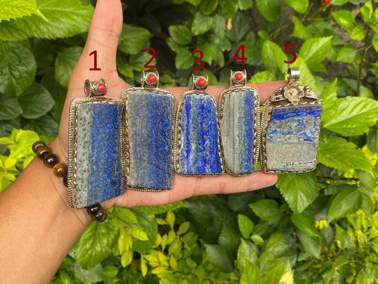 Big Handcrafted Raw Lapis Pendant with Red Coral & Tibetan Silver - Unisex Floral Design, Unique gift ideas, Boho charm, Collectible jewels.