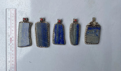 Big Handcrafted Raw Lapis Pendant with Red Coral & Tibetan Silver - Unisex Floral Design, Unique gift ideas, Boho charm, Collectible jewels.