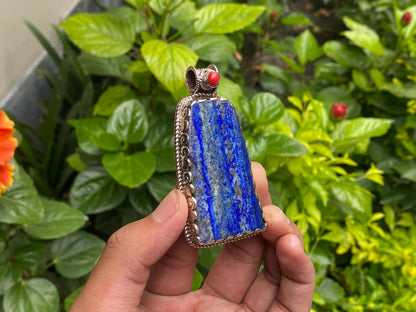 Big Handcrafted Raw Lapis Pendant with Red Coral & Tibetan Silver - Unisex Floral Design, Unique gift ideas, Boho charm, Collectible jewels.
