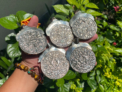 Big handmade Natural Spiny Orange Oyster Pendant for Daily wear, Hammered floral design , Tibetan Silver with Raw Lapis, Unique Boho fashion