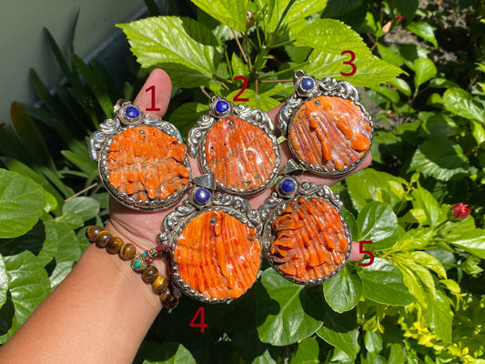 Big handmade Natural Spiny Orange Oyster Pendant for Daily wear, Hammered floral design , Tibetan Silver with Raw Lapis, Unique Boho fashion