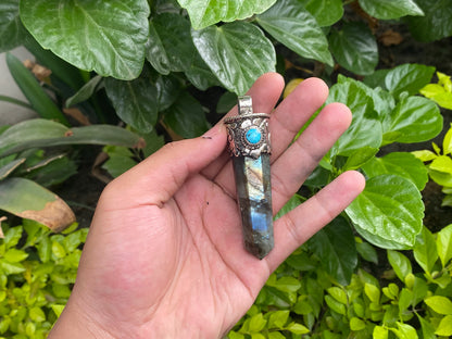 Big pointed Labradorite Pendant, Pendant for daily wears, Handmade pendant, Healing Pendant, Unisex Pendant, Turquoise adorned Pendant.
