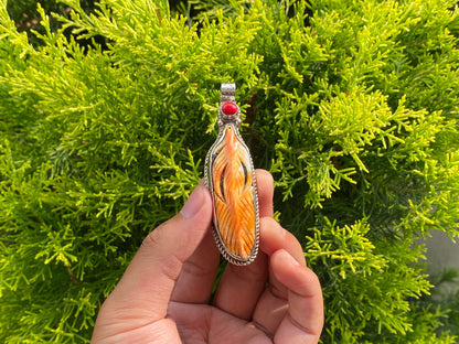 Boho Chic: Handmade Spiny Oyster Pendant with Coral Accents, Hammered Pendant, Pendant for daily wear, gift ideas for him/her, Unisex gift.