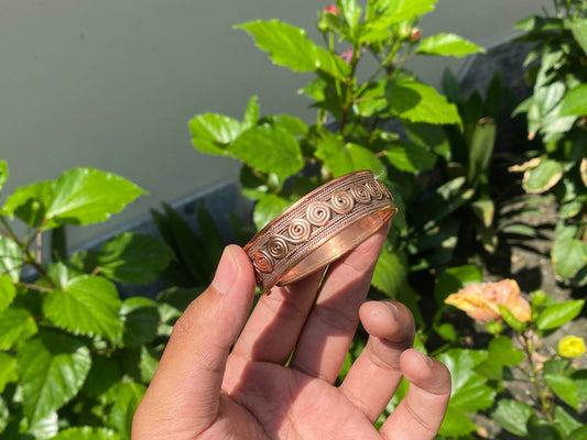 Copper Bangles with spiral pattern engraved, Handmade copper bracelet, Hammered Bracelet, Unisex copper bracelet, Gift ideas.