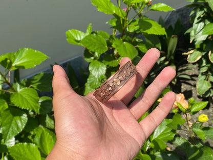 Copper Bangles with spiral pattern engraved, Handmade copper bracelet, Hammered Bracelet, Unisex copper bracelet, Gift ideas.