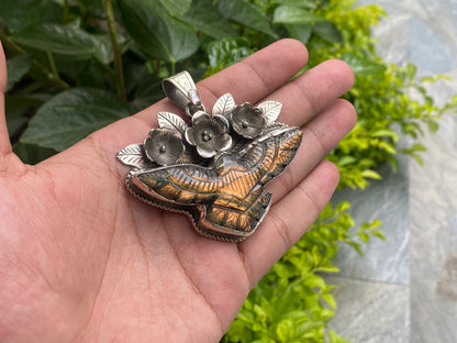 Elegant Eagle-Shaped Labradorite Pendant for Daily Wear, Handmade Pendants, Hammered pendants, Antique pendants, Unisex Pendant.