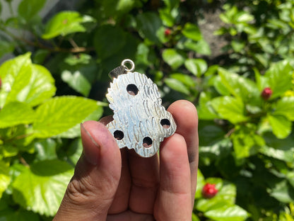 Floral designed Black onyx Pendant, Aesthetic Pendant for daily wear, Hammered floral Design, Handmade Healing Pendant, Unisex Pendant.