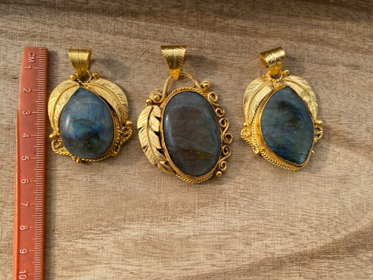 Gold Overlay Encased Labradorite Artisan-crafted Pendant, Mystical Charm, Elegant Craftsmanship, Nature's Magic Jewelry, Aurora-inspired