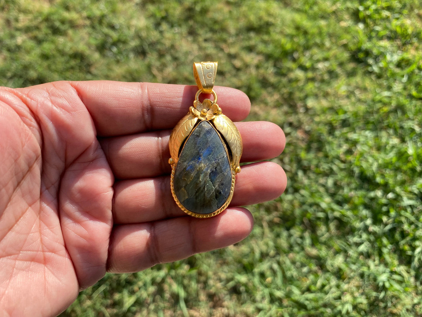 Gold Overlay Labradorite Pendant, Mystical Charm, Elegant Craftsmanship, Nature's Magic Jewelry, Aurora-inspired, Luxurious Design