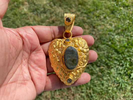 Gold Overlay Labradorite with White Topaz Pendant, Mystical Jewelry, Elegant Jewelry, Nature's Magic, Aurora-inspired, Luxurious Design