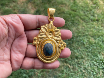 Gold Overlay Natural Labradorite Handcrafted Pendant, Mystical Charm, Elegant Craftsmanship, Nature's Magic Jewelry, Aurora-inspired