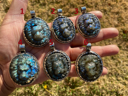 Hand Carved Lion Head Labradorite Tibetan Silver Pendant, Lion Pendant, Labradorite Lion, Blue Labradorite, Crystal Pendant, Animal Pendant