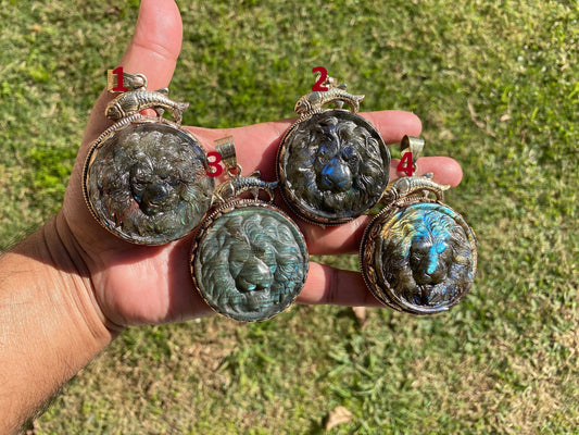 Lion Hand Carved Labradorite Tibetan Silver Pendant, Lion Pendant, Labradorite Lion, Blue Labradorite, Crystal Pendant, Animal Pendant