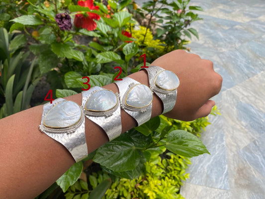 Handcrafted Calmness Bracelet: The Perfect Gift for Inner Peace, Sea Shell Bracelet, Adjustable 2 tone Bracelet, Bracelet for everyday wear.