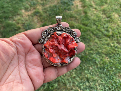 Handcrafted Large Spiny Oyster Tibetan Silver Pendant, A Marine Gem Capturing Sunset Hues and Ocean's Timeless Beauty for Elegant Wear