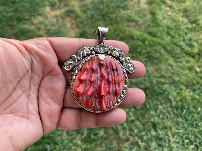 Handcrafted Large Spiny Oyster Tibetan Silver Pendant, A Marine Gem Capturing Sunset Hues and Ocean's Timeless Beauty for Elegant Wear