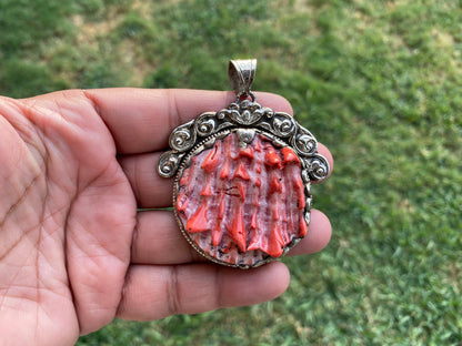 Handcrafted Large Spiny Oyster Tibetan Silver Pendant, A Marine Gem Capturing Sunset Hues and Ocean's Timeless Beauty for Elegant Wear