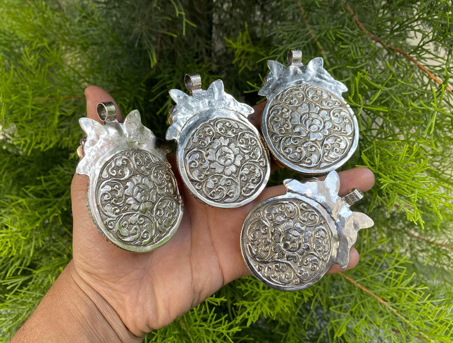 Handcrafted Large Spiny Oyster Tibetan Silver Pendant, Desert Sea Gem, Pendant for Necklace, Unique Bohemian Jewelry, Daily wear, Gift ideas
