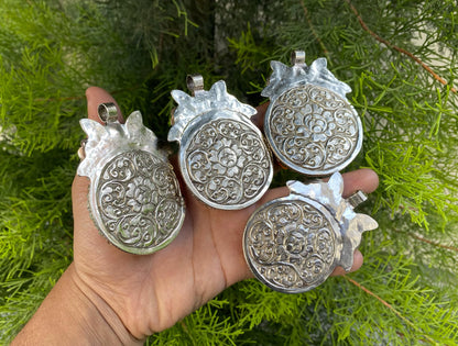 Handcrafted Large Spiny Oyster Tibetan Silver Pendant, Desert Sea Gem, Pendant for Necklace, Unique Bohemian Jewelry, Daily wear, Gift ideas