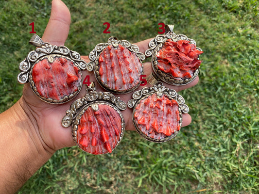 Handcrafted Large Spiny Oyster Tibetan Silver Pendant, A Marine Gem Capturing Sunset Hues and Ocean's Timeless Beauty for Elegant Wear
