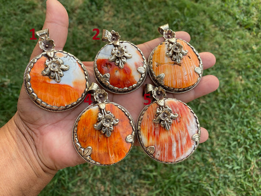 Handcrafted Spiny Oyster Tibetan Silver Pendant, Nature Crafted, Desert Sea Gem, Oceanic Ornament, Ocean Jewels, Ocean Inspired Jewelry