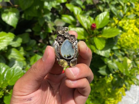 Handmade Floral Design Natural Chalcedony Gemstone Pendant for Daily Wear, Collectible Jewels, Aesthetic Pendant, Pendant for positivity.