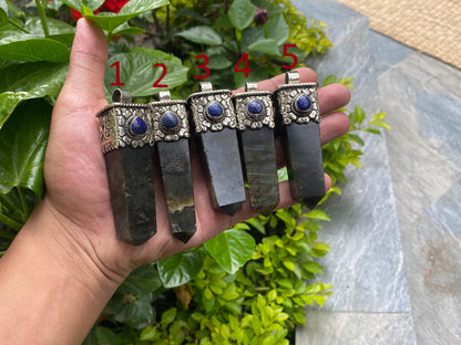 Handmade Labradorite Pendant for Daily wear, Unisex Pendant, Pointed Labradorite, Lapis Adorned Pendant, Natural Gemstone.