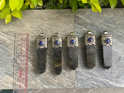 Handmade Labradorite Pendant for Daily wear, Unisex Pendant, Pointed Labradorite, Lapis Adorned Pendant, Natural Gemstone.