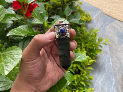 Handmade Labradorite Pendant for Daily wear, Unisex Pendant, Pointed Labradorite, Lapis Adorned Pendant, Natural Gemstone.