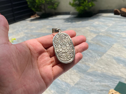 Indian Chief Head Carved on Buffalo Bone, Unique Bone Pendant, Tibetan Silver Pendant, Boho fashion, Unisex pendant for daily wear.