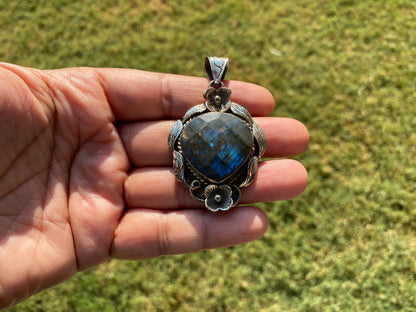 Labradorite Natural Stone Tibatan Silver Pendant, Anxiety Relief Pendant, Ethnic Handmade Jewelry, Necklace Pendant, Healing Crystal Pendant