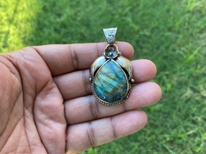 Labradorite Natural Stone Tibetan Silver Pendant, Healing Crystal, Energy Pendant for Necklace, Birthday Gift, Birthstone Jewelry,