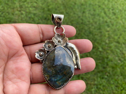 Labradorite Tibetan Silver Pendant with Citrine Gemstone, Healing Crystal, Women's Jewelry, Birthstone Pendant, Natural Stone, Ethnic