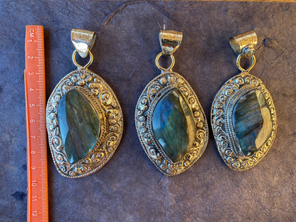 Large Blue Flash Labradorite Tibetan Silver Pendant, Labradorite Jewelry for Women or Men, Gemstone Jewelry, Healing Crystal, Bohemian