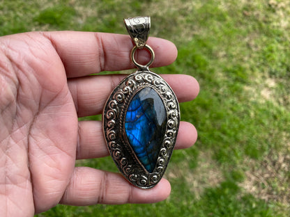 Large Labradorite Natural Stone Tibetan Silver Pendant For Necklaces, Gemstone Jewelry, Crystal Pendant, Statement Jewelry, Unisex Jewelry