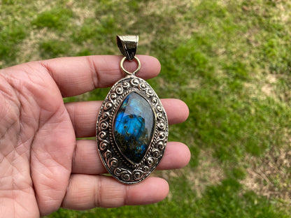 Large Labradorite Natural Stone Tibetan Silver Pendant For Necklaces, Gemstone Jewelry, Crystal Pendant, Statement Jewelry, Unisex Jewelry