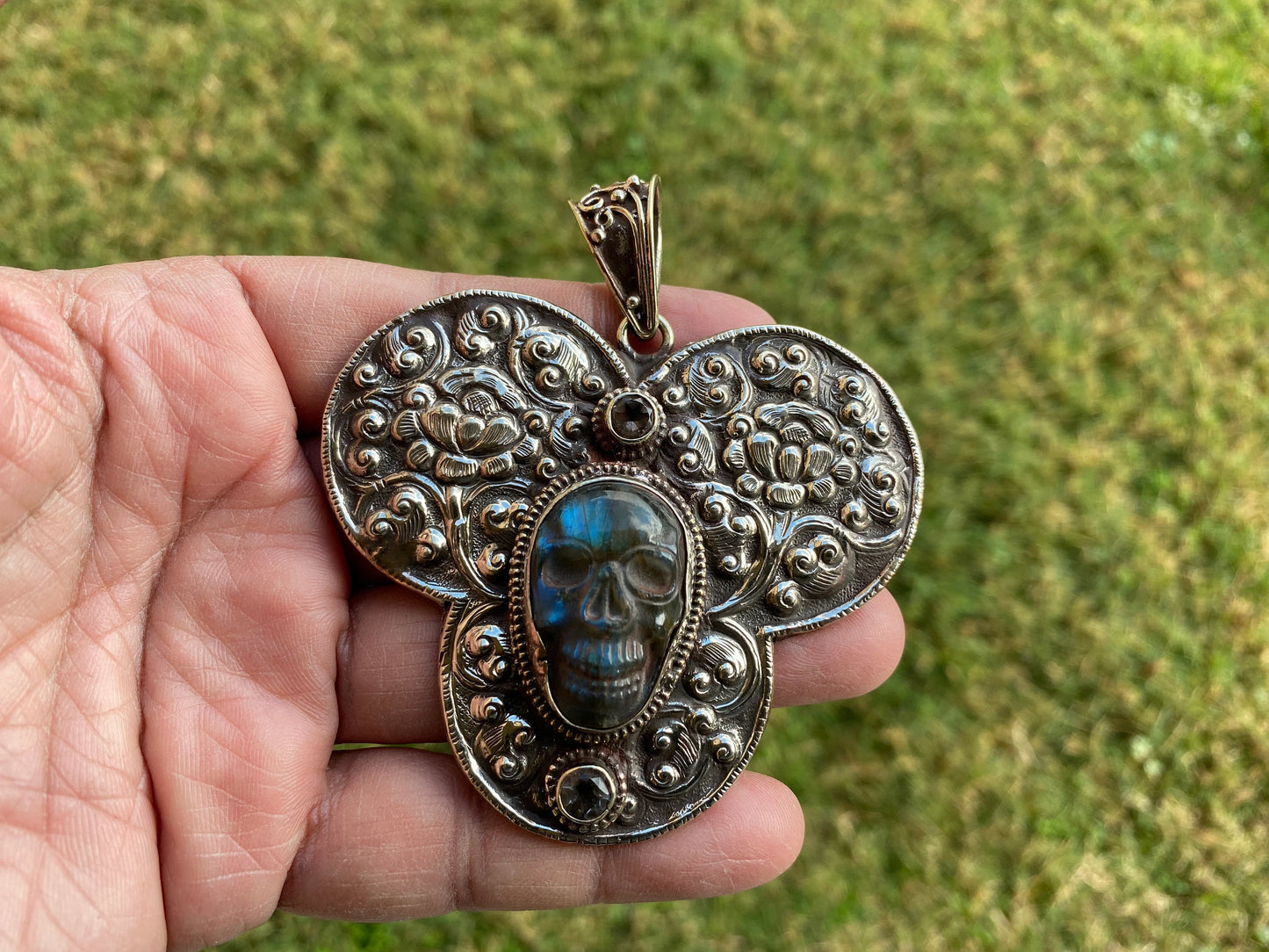 Large Labradorite Skull Tibetan Silver Pendant, Sugar Skull, Women"s Jewelry, Healing Crystal, Gemstone Pendant, Natural Labradorite Pendant