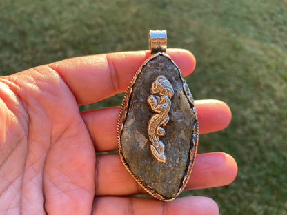 Large Raw Labradorite Natural Stone Tibetan Silver Pendant, Healing Crystal Pendant, Birthday Gift, Birthstone Jewelry, Animal Designs, Boho