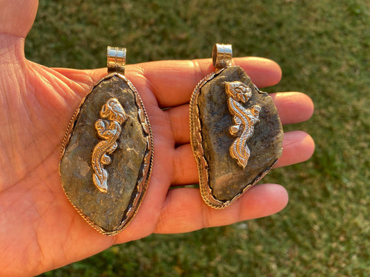 Large Raw Labradorite Natural Stone Tibetan Silver Pendant, Healing Crystal Pendant, Birthday Gift, Birthstone Jewelry, Animal Designs, Boho